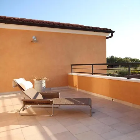 Family Friendly House With A Swimming Pool Peruski