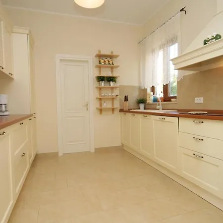Holiday home Family Friendly House With A Swimming Pool Peruski *