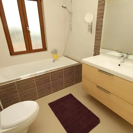 Family Friendly House With A Swimming Pool Peruski