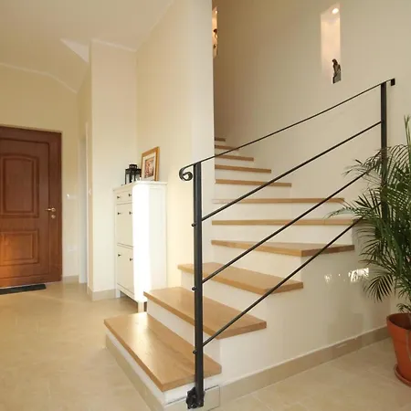 Family Friendly House With A Swimming Pool Peruski Tatil Evi *