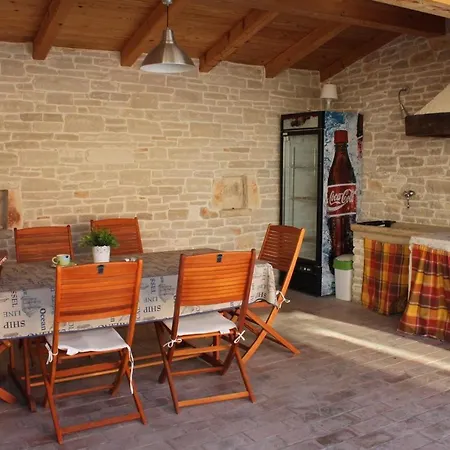 Family Friendly House With A Swimming Pool Peruski Tatil Evi
